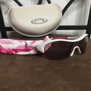 🎉SOLD🎉 Oakley shades